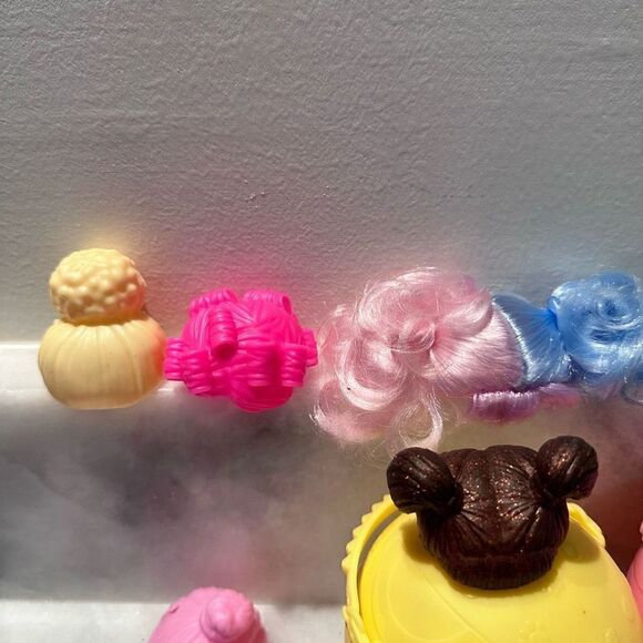 Kids Girls Toy Gold Glitter LOL Surprise Round Case with Dolls & RARE Accessorie - Picture 6 of 10